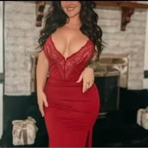 Chic Red Lace V-Neck Gown